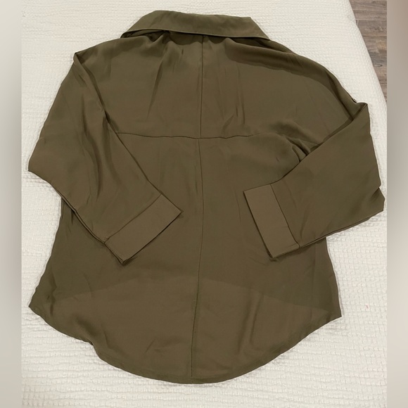 Unbranded women’s green blouse size medium - Picture 3 of 4